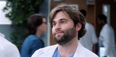 Did Jake Borelli’s Levi Schmitt Gain Weight in Grey’s。